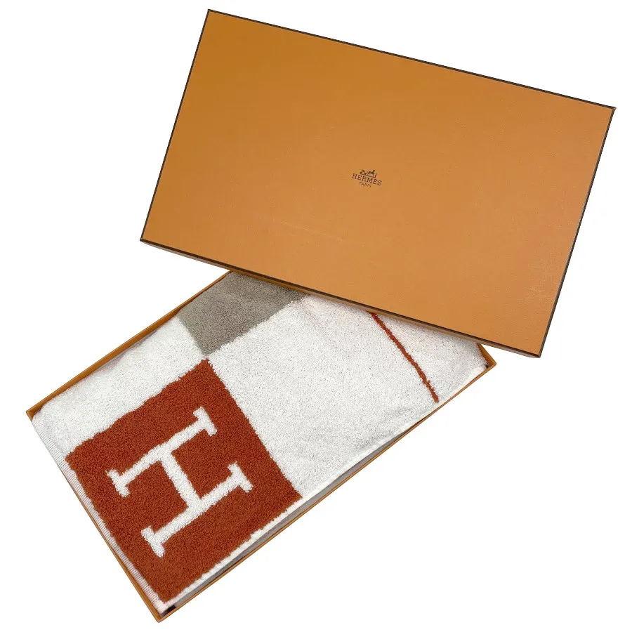国内完売商品【新品】エルメス HERMES フェイスタオル カレタオル アヴァロン《 SAMARCANDE 》TERRACOTTA / GRECE テラコッタ / グレージュ ベージュ オレンジ コットン ハンカチ タオル H102299M 01