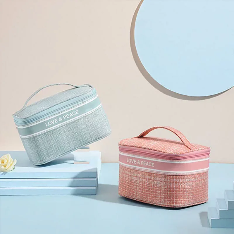 Makeup Box, Large Capacity, Multifunctional, Divider, Cosmetic Box, Makeup Pouch, Cosmetic Pouch, Cosmetic Box, Cosmetic Pouch, Cosmetic Case, Portable, Easy to Use, Handbag, Stylish, Makeup Tools, Professional Specifications