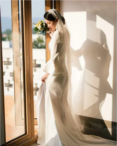 送料無料ウェディングドレス vネック マーメイドライン ウエディングドレス 白 ドレス 花嫁 マーメード 二次会 花嫁ドレス トレーン付き スリット ファスナー 前撮り 後撮り 披露宴 結婚式 演奏会 海外挙式xs~xlホワイト エレガントなドレス 優しいスタイル
