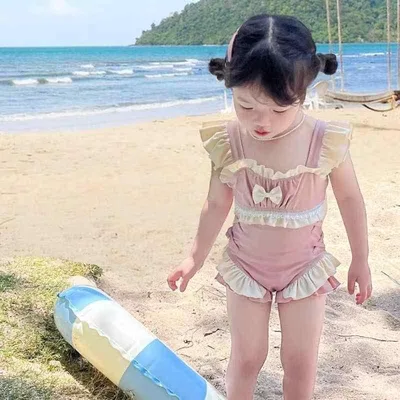 水着 キッズ 女の子 ワンピース 子供用 スイムウェア かわいい 蝶結び フリル 無地 韓国 スイミング プール 海水浴 ビーチウェア 接触冷感 速乾 伸縮性 ストレッチ ナイロン製 快適 軽量 着脱簡単 幼稚園 保育園 小学生 発表会 レジャー 旅行