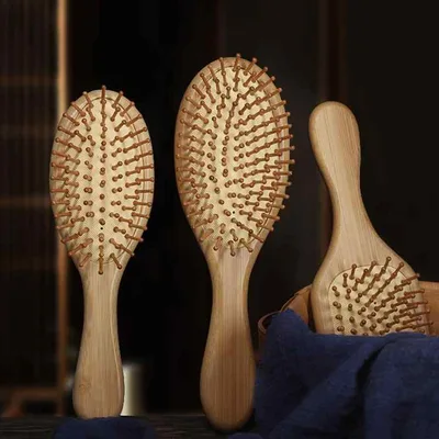 ヘアブラシ レディース 木製 クッションブラシ パドルブラシ 楠竹 櫛 マッサージブラシ 頭皮ケア 静電気防止 絡まない 艶髪 美髪 さらさら 高級感 持ち運び便利 ギフト おしゃれ 素材 ヘアケア用品 スカルプケア リラクゼーション ヘッドスパ 育