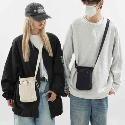 ショルダーバッグ ユニセックス スマホポーチ ミニバッグ 軽量 撥水 ボトルホルダー付き 日常 通勤 アウトドア 自転車 サイクリング カジュアル 斜めがけ