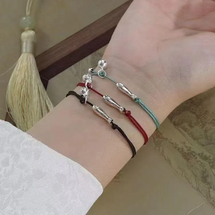 ブレスレット レディース 赤い糸 魚 鈴 錦鯉 幸運 ラッキーアイテム お守り シンプル かわいい 電気メッキ加工 細見え アクセサリー 民族風 エスニック ジュエリー 重ね付け