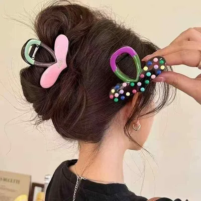 ヘアクリップ 女性用 ハート型 シャーククリップ シンプル 高級感 春夏 後頭部用 髪留め かわいい スタイリッシュ 日常使い
