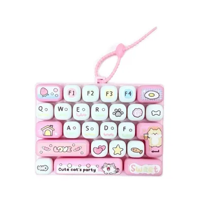 キーボード ミニキーボード キーホルダー兼バッグチャーム 26キー 激カワ アニメキーキャップ 指のおもちゃ リアルな打鍵音 携帯便利 暇つぶしグッズ(F薄ピンク色の猫)