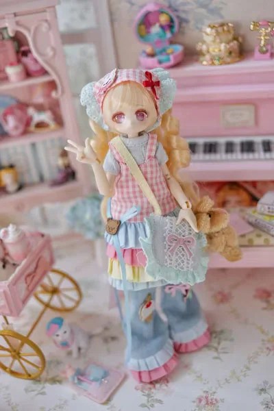 MomoTale "Tales of Four Seasons Cafe" BJD Doll
