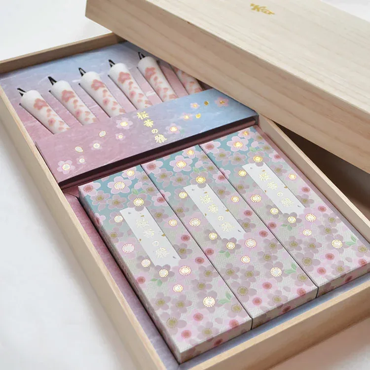 線香 ギフト お供え 進物用 線香 ろうそくセット 桜華の雅 桐箱 カメヤマ 桜 ローソク 新盆見舞い 新盆 初盆 お盆 お彼岸 お供え物 喪中見舞い 喪中はがき 進物線香 プレゼント 贈答用 お悔やみ ご香典 微煙 おしゃれ