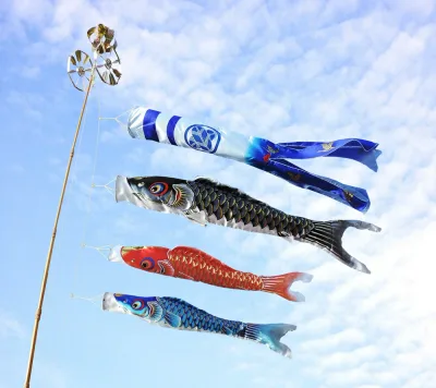 【吹流しが選べます】 鯉のぼり ロイヤル錦 1.5m どこでもスタンドセット ポリエステルサテン生地使用 金箔 飛翔鶴吹流/昇龍吹流 【ベランダ用鯉のぼり】【こいのぼり マンション】【庭】【楽ギフ_包装】【楽ギフ_のし】【楽ギフ_のし宛書】【楽ギフ_名入れ】