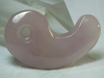 ■龍香堂■☆ミャンマーラベンダー翡翠(ひすい)勾玉44mm(k88)