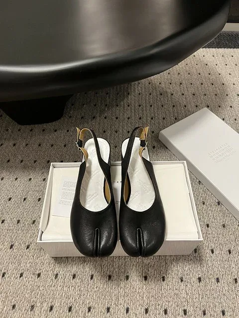 Maison Margiela メゾンマルジェラ MM6 エムエムシックス スプリットトゥ 足袋 タビ バレエ レディース メゾン マルジェラ スリングバックパンプス ストラップ