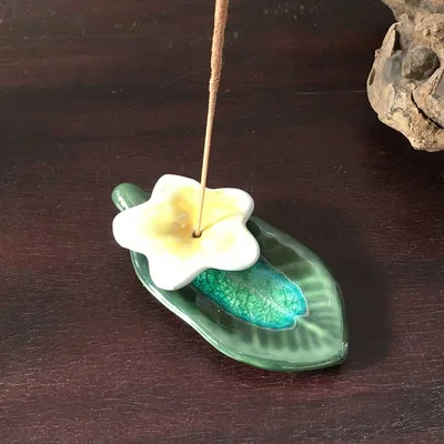 【インテリア雑貨 おしゃれ バリ風】 アジアン雑貨 お香立て プルメリア 葉っぱ リーフ W11cm 緑 陶器 アロマスティック 線香 芳香 インセンスホルダー スティック コーン ハワイアン アジアン バリ 雑貨 インテリア 来客 玄関 バリ風 おしゃれ 南国 リゾート 可愛い
