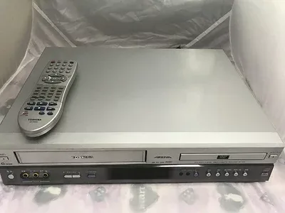 【中古】 TOSHIBA 東芝 SD-V190 VTR一体型DVDビデオプレーヤー (VHS/DVDプレイヤー)(録画機能なし)