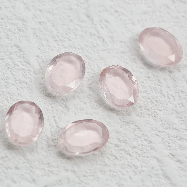 ☆数量限定 ローズクオーツ オールドカット オーバル 8×6mm※こちらのルースを使用してのカスタマイズもお受けできます。
