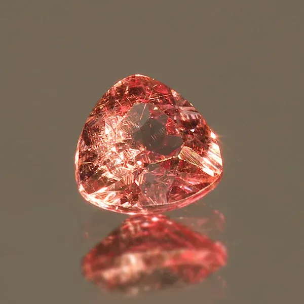 ☆カラーチェンジガーネット トリリアント 0.27ct 限定1個 ※こちらのルースを使用してのカスタマイズもお受けできます。誕生石1月