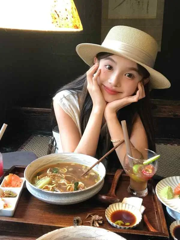 キッズ 麦わら帽子 平頂 夏 海辺 ビーチ 旅行 休暇 日焼け防止 UVカット 織りリボン 通気性 軽量 ストロー素材 かわいい