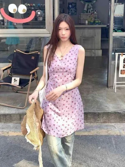 ワンピース レディース 春夏 膝丈 ミニ A字 ミニワンピース ノースリーブ Vネック フレンチスリーブ 花柄 フラワー バイオレット パープル 紫 フェミニン スタイリッシュ カジュアル リゾート デート 旅行 お出かけ 旅行 普段使い 体型カバー 着