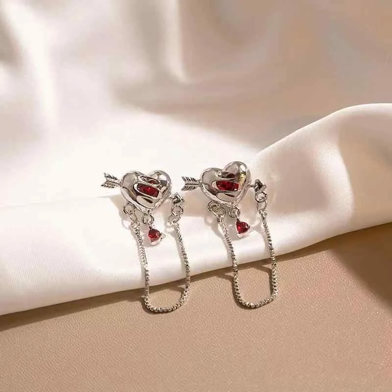 ピアス レディース アクセサリー クリスタル ハート ロング フリンジ イヤリング キューピッド モチーフ 耳飾り シルバーカラー 揺れる 高見え おしゃれ かわいい 大人かわいい パーティー デート カジュアル エレガント 上品 輝き 華やか フェミニン