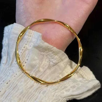 ブレスレット レディース ゴールド メビウスの輪 指輪 バングル 腕輪 アクセサリー アクセ 腕飾り ジュエリー 高級感 上品 エレガント シンプル 大人かわいい おしゃれ デイリー カジュアル 普段使い 重ね付け コーデ 高見え 耐久性 変色しにくい