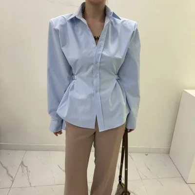 シャツ レディース トップス 長袖 無地 シンプル きれいめ 韓国 感 ウェストマーク ウエスト引き締め 痩せ見え 体型カバー 大きいサイズ ゆったり 着痩せ 肩パッド付き シングルボタン 襟付き 前開き カジュアル 通勤 通学 オフィス 仕事