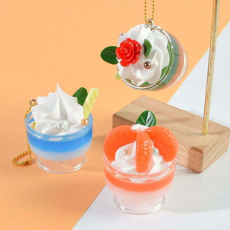 キーホルダー ミニチュア フェイクスイーツ 食品サンプル アイスクリーム サンデー ヨーグルト ミルクシェイク ドリンクカップ かわいい おしゃれ インフルエンサー バッグチャーム キーリング ABS素材