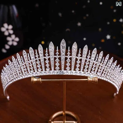 カチューシャ レディース ティアラ クラウン 王冠 ヘアアクセサリー 髪飾り 豪華 ラインストーン クリスタル キラキラ ビジュー ウェディング 結婚式 ブライダル 二次会 パーティー 発表会 上品 シルバー