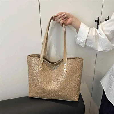 ショルダーバッグ レディース 大容量 トートバッグ 肩掛け 手提げバッグ 通勤 通学 PUレザー 四角 軽量 スクエアバッグ シンプル カジュアル おしゃれ デイリー 黒