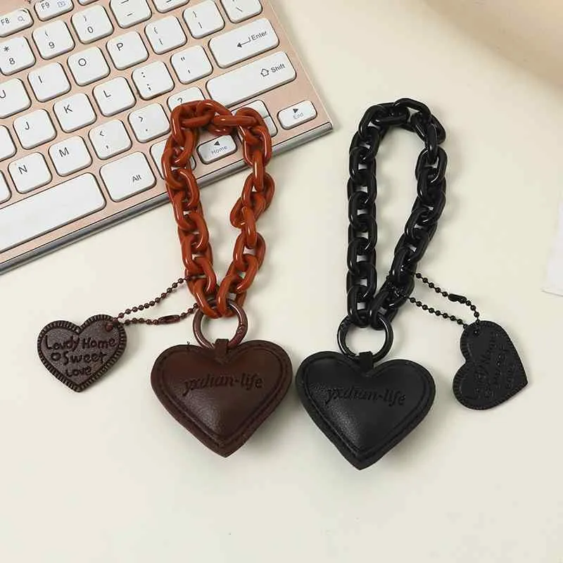 キーホルダー レディース レザー ハートモチーフ ブラック キーリング バッグチャーム おしゃれ かわいい シンプル 携帯ストラップ 小物 アクセサリー 贈り物