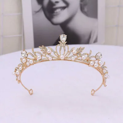カチューシャ キッズ 女の子 王冠 クラウン ヘアアクセサリー パール ティアラ ゴールド 発表会 フォーマル ドレス 結婚式 七五三 撮影 誕生日 記念日 パーティー かわいい 宮廷風 プリンセス