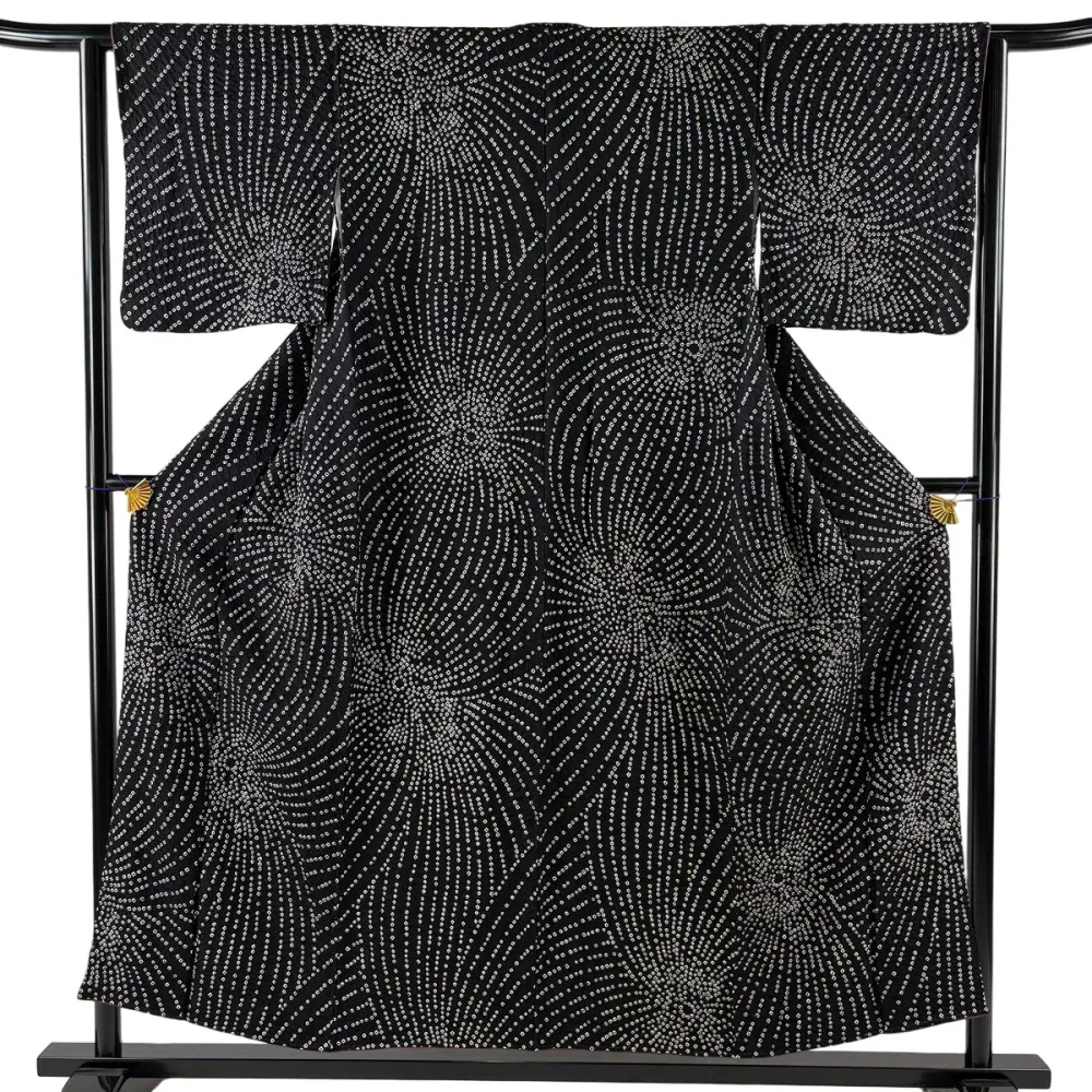 【美品】 小紋 身丈155cm 裄丈62.5cm S 袷 幾何学模様 絞り 黒 正絹 秀品 【中古】