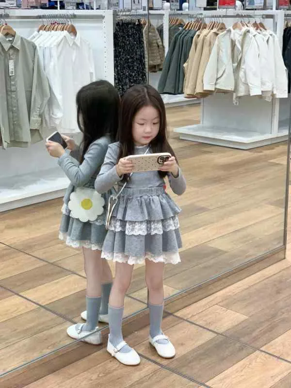 子供服 女の子 秋物 レース トップス & スカート セットアップ かわいい 丸首 長袖 Tシャツ チュールスカート 2点セット 通園 普段着