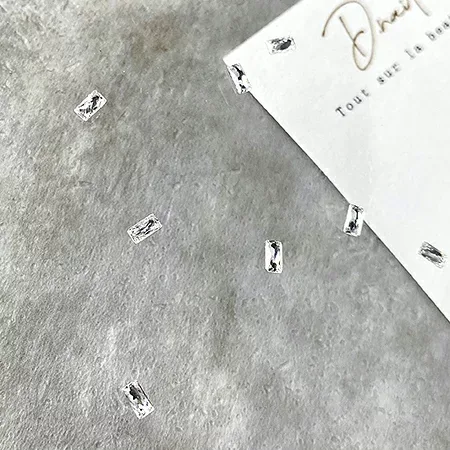 D.nail ディネイル クリスタル長方形 2×4mm 24P 背面カーブなし【ストーン アクリルストーン スワロフスキー クリスタルストーン オーロラストーン ネイルストーン デコネイル】