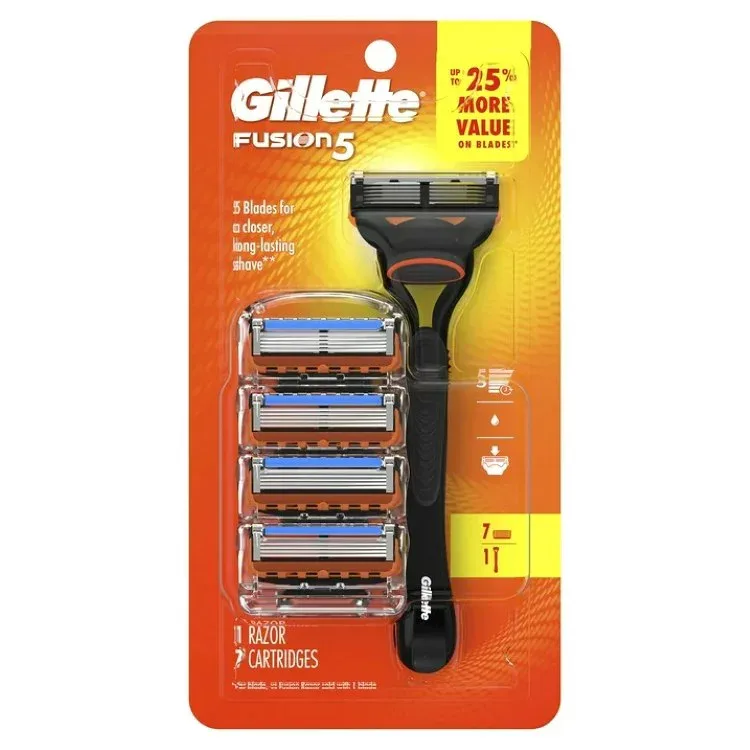 ジレット フュージョン5 メンズ 5枚刃 カミソリ 本体1本 替刃7個付 ブラック Gillette Fusion5 Razor Men 5 Blade Manual Razor ,1 Handle and 7 Blade Refills ,Black 【お取り寄せ商品】