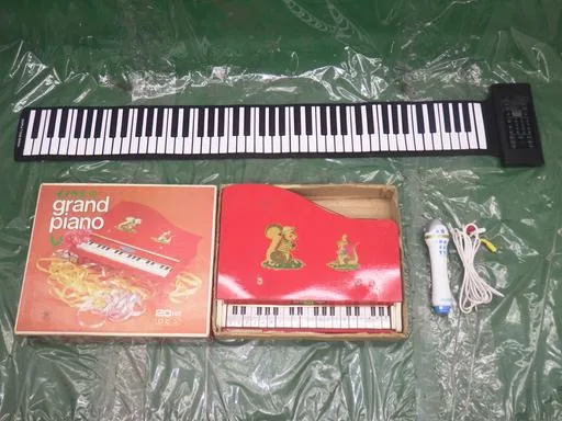 【中古】イノウエグランドピアノとハンドロールピアノセット