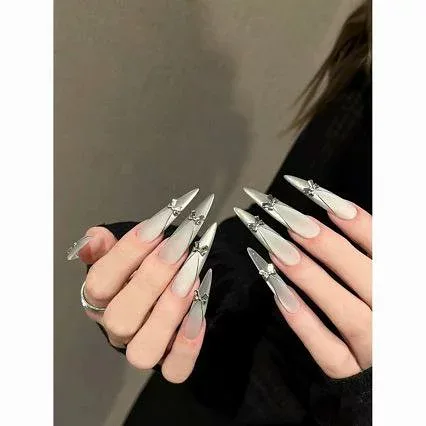 ネイルパーツ レディース 蝶結び 銀月 シルバー リボン ネイル用品 3D メタル デコレーション 飾り付け 爪アクセサリー ジェルネイル セルフネイル おしゃれ エレガント 高級感 華やか 立体感 貼り付け パーティー デート セルフケア 映え アイテ