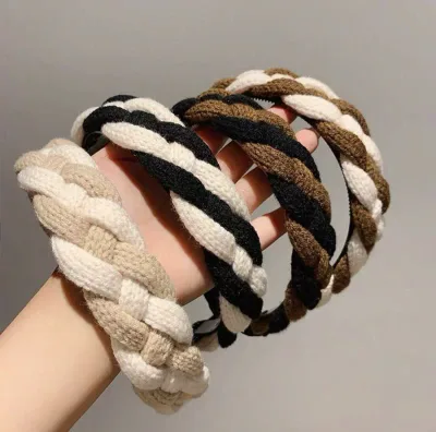 ヘアバンド レディース 秋冬 ニット ケーブル編み 配色 ヘアアクセサリー 高級感 シンプル おしゃれ ヘッドバンド 太め カチューシャ 伸縮性 普段使い 髪飾り 洗顔用 髪留め 大人かわいい 暖かい 防寒 ふんわり 柔らかい 厚手 カジュアル ヘアアレ