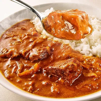 【レトルトでは味わえない本格カレー】じっくり煮込んだ牛すじの旨味がたっぷりとろけた、ちょっとスパイシーな専門店のコク旨牛すじカレー!牛すじカレー専門店「戸紀屋」のこだわり牛すじカレー 3パックセット
