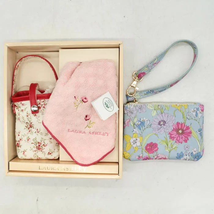 ローラアシュレイ ミニポーチ・ハンカチ 3点セット 未使用 ブランド まとめて レディース レッド/ブルー Laura Ashley 【中古】