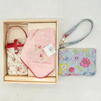 ローラアシュレイ ミニポーチ・ハンカチ 3点セット 未使用 ブランド まとめて レディース レッド/ブルー Laura Ashley 【中古】