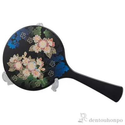手鏡・スタンド付 輝桜 ( 名入れ有料 ハンドミラー コンパクト お土産 記念品 アンティーク 山中漆器 結婚 出産 内祝い 引き出物 金婚式 誕生日プレゼント 還暦祝い 古希 喜寿 米寿 退職 定年 プレゼント お祝い お返し お礼 令和 両親 父 母 男性 女性 日本製 )