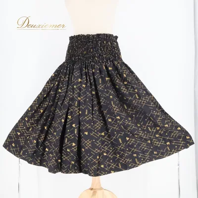 【中古】 ALOHA KIKI アロハキキ フラダンス 衣装 パウスカート ブラック系 ゴールド系 日本製 シングル シンプル きれい かわいい 華やか 鮮やか 大人っぽい 上品 黒 金 ハワイアン アロハ ハワイアンプリント フラ ダンス レッスン 練習 Mサイズ A117-2512018009770