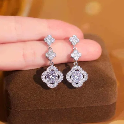 ピアス レディース S925シルバー 銀針 ジルコニア クローバー 花型 フラワーモチーフ 大人かわいい 上品 きれいめ おしゃれ 揺れる アクセサリー シルバー925 繊細 華奢 高見え 輝き ジュエリー 耳飾り デイリー使い 通勤 通学 パーティー