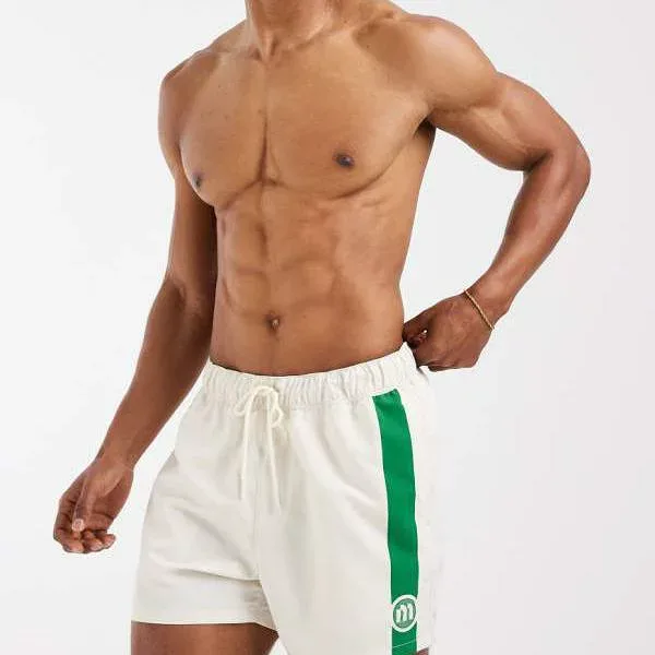 エイソス ASOS asos ASOS DESIGNのベージュのショート丈スイムショーツ。ストライプ柄入り。 水着 メンズ 男性 インポートブランド 小さいサイズから大きいサイズまで