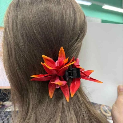 ヘアクリップ レディース 蘭 ユリ 花柄 かわいい 清涼 清楚 樹脂製 ヘアアクセサリー 春夏 大判 ヘアピン