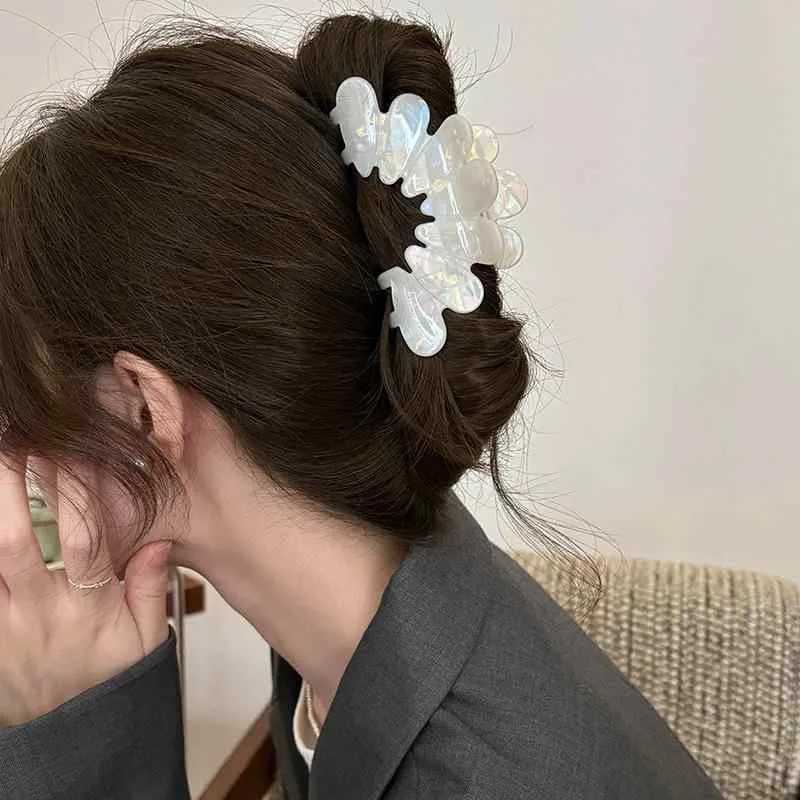 ヘアクリップ レディース 花びら アクリル 髪留め 髪飾り まとめ髪 ヘアアレンジ 後頭部 高見え おしゃれ かわいい ファッション雑貨 カジュアル 通勤 通学 パーティー