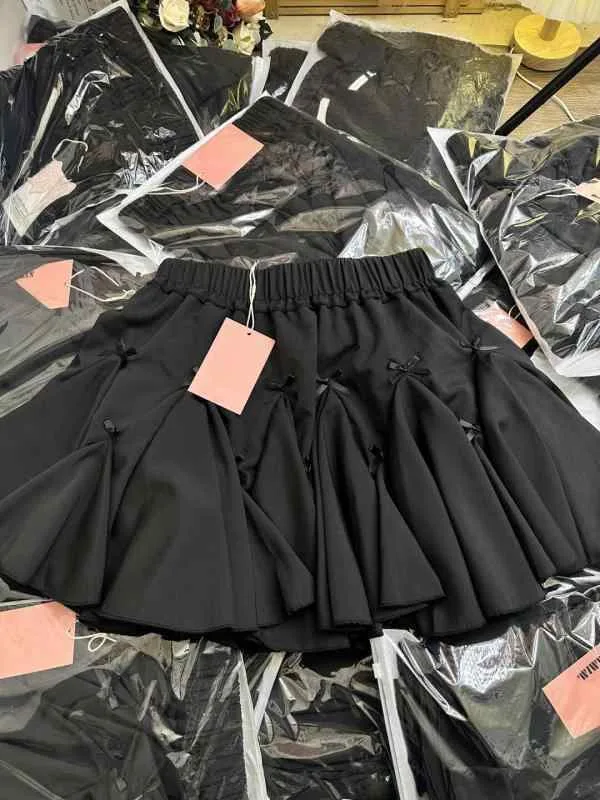 スカート 女性用 かわいい バレエ風 ハイウエスト スリム効果 フリル 防風 Aライン 短め 半身スカート ミニスカート 雪ニール ストレッチ素材 接触冷感 軽量 通勤 普段使い 室内着 カジュアル プリーツ 純色 白色 ブラック 春夏 ビッグシルエット