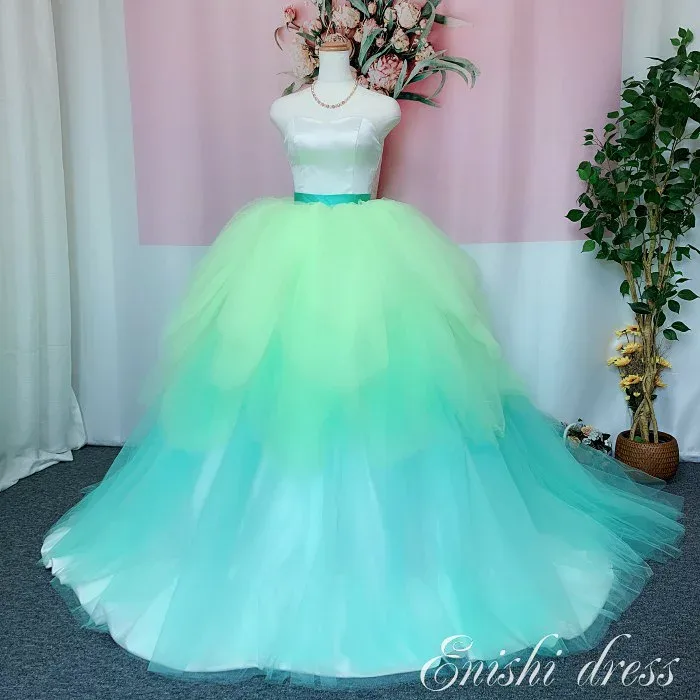 ウェディングドレス オーバースカート グリーン 花びらデザイン 2色使用 ウェディングドレスの色直し アクセサリー 色変更無料 ロングトレーン ボリューム エレガント 結婚式 披露宴 二次会 前撮り パーティー 花嫁 かわいい 豪華 色変更 サイズオーダー 無料