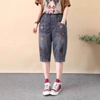 女性用 デニム ショートパンツ レトロ エスニック 刺繍 ゆったり フィット 大きめサイズ ハート 花柄 薄手 カジュアル 普段使い 膝上丈 ワイドシルエット 綿素材 伸縮性