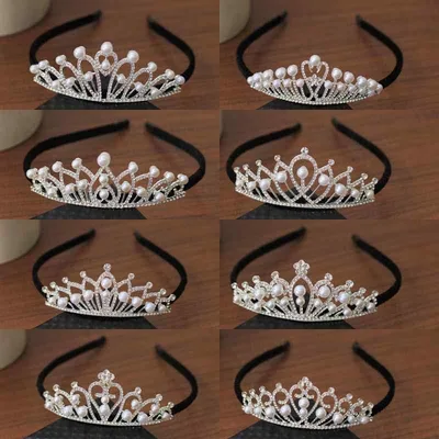 カチューシャ レディース 髪飾り ティアラ 王冠 冠 ヘッドドレス ヘアアクセサリー ウェディング 結婚式 ブライダル 花嫁 ヘアバンド ラインストーン ジルコニア 真珠 パール キラキラ ゴージャス 高級感 エレガント 華やか パーティー イベント 発