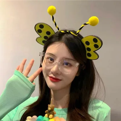カチューシャ レディース かわいい 蝶々 コスプレ 髪飾り ヘアアクセサリー おしゃれ パーティー イベント 衣装 小物 ヘアバンド 普段使い お出かけ 髪留め ヘッドドレス ユニーク ファッション雑貨 華やか 蝶結び キュート アクセサリー お揃い 記