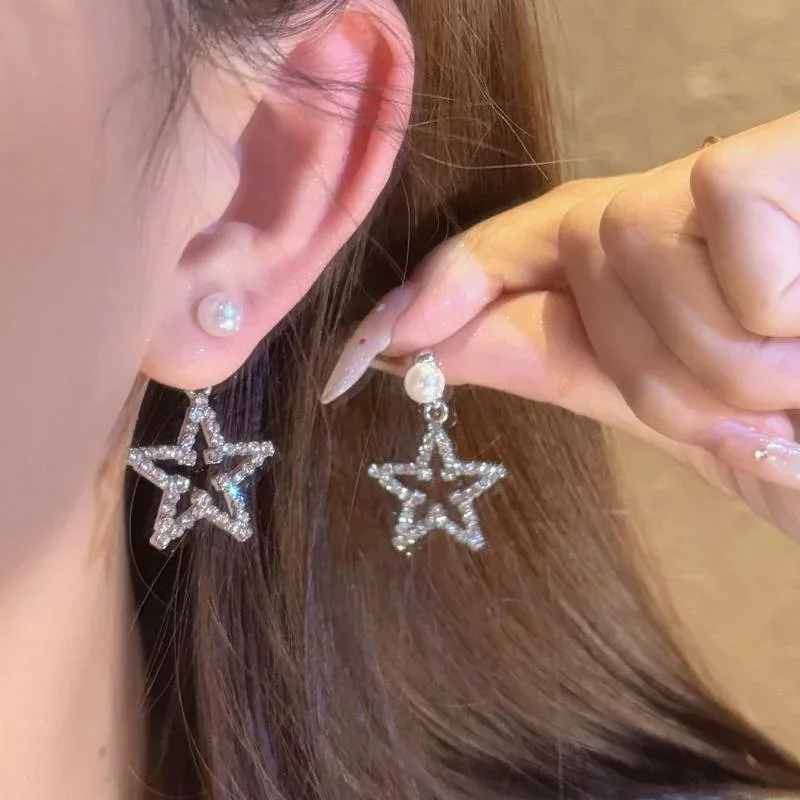 ピアス レディース スタッドピアス 五角星 五芒星 パール ジルコニア 高級感 小ぶり 小さめ 小さめデザイン 華奢 小衆 個性的 デザイン性 耳飾り 耳元 ファッション アクセサリー ジュエリー 普段使い 通勤用 オフィス お出かけ カジュアル きれい